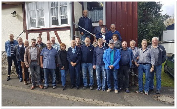 Teilnehmer der Herbstversammlung mit Jungtierbesprechung